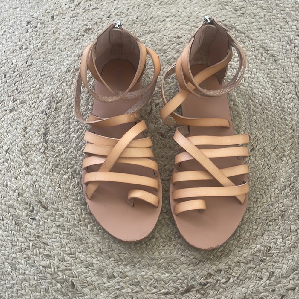 Mossimo strap sandals! EUC! Size 8